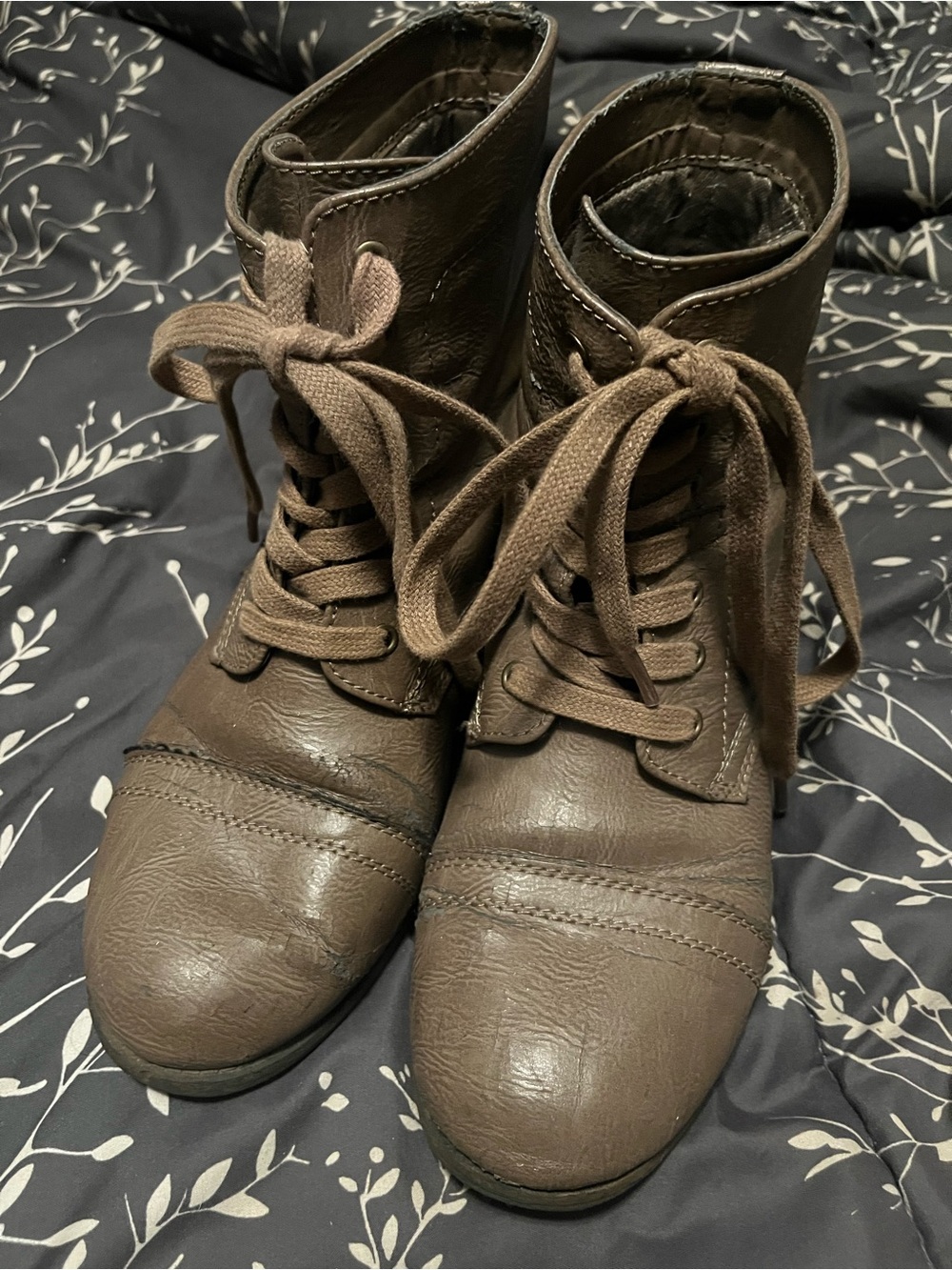 Rampage Brown Lace-Up Ankle Boots size 9